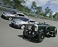 Bentley gibt Gas auf dem AvD - Oldtimer Grand Prix am Nürburgring. Neben den Klassikern, wie einem Bentley 4,5 Litre von 1930, bringt der britische Traditionshersteller auch die neuesten Modelle in die Eiffel.